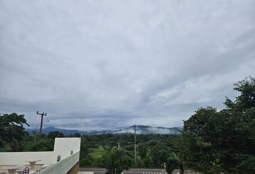 בית מלון כפרי Charming Home Resort