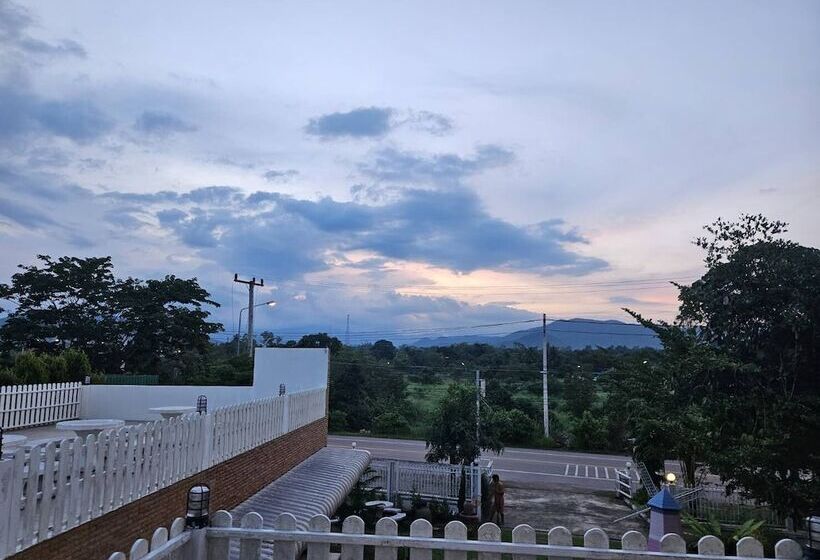 בית מלון כפרי Charming Home Resort