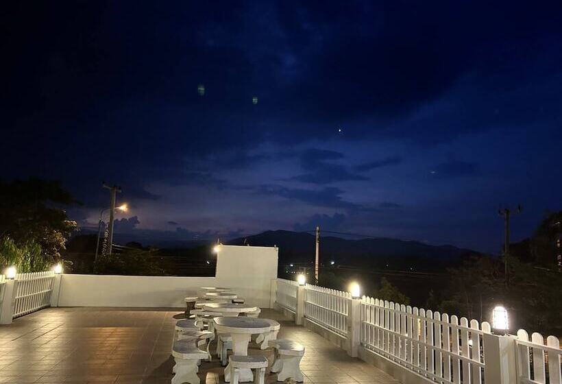 בית מלון כפרי Charming Home Resort