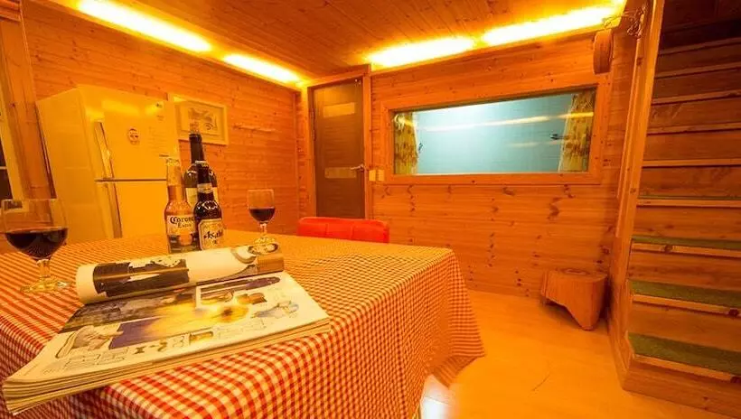 Hotelli Blue In Blue Pension