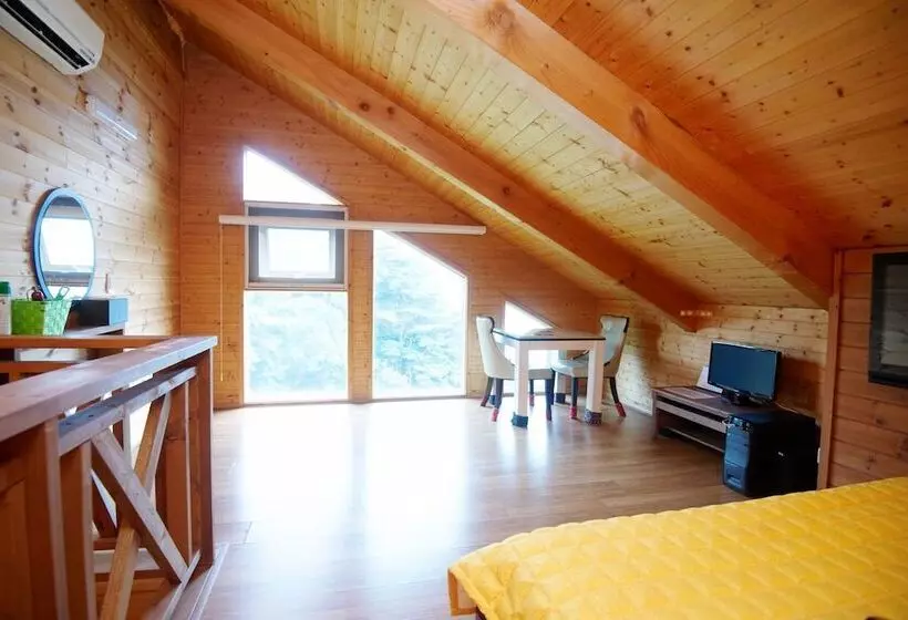 Hotelli Blue In Blue Pension