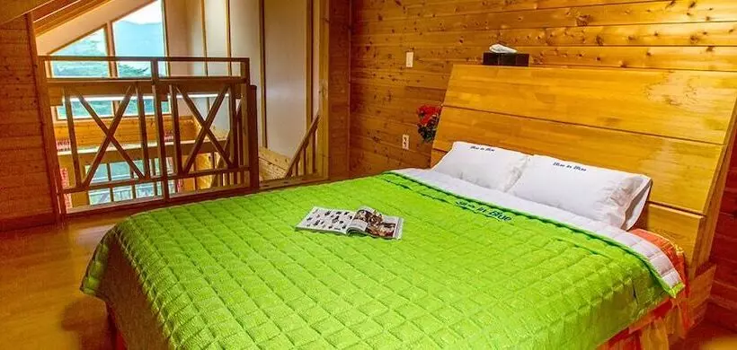 Hotelli Blue In Blue Pension