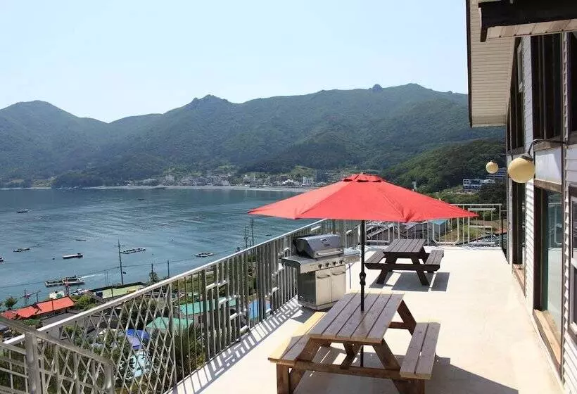 Hotelli Blue In Blue Pension