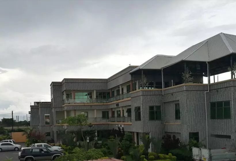 هتل Golden Zambezi Lodge