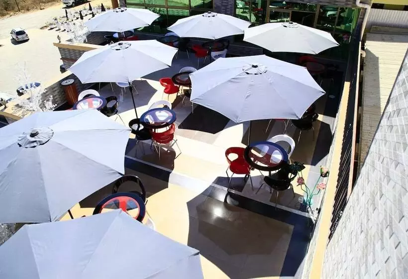 هتل Golden Zambezi Lodge