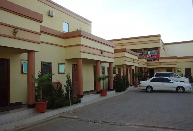 هتل Golden Zambezi Lodge