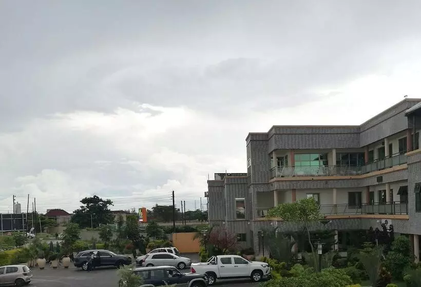 هتل Golden Zambezi Lodge