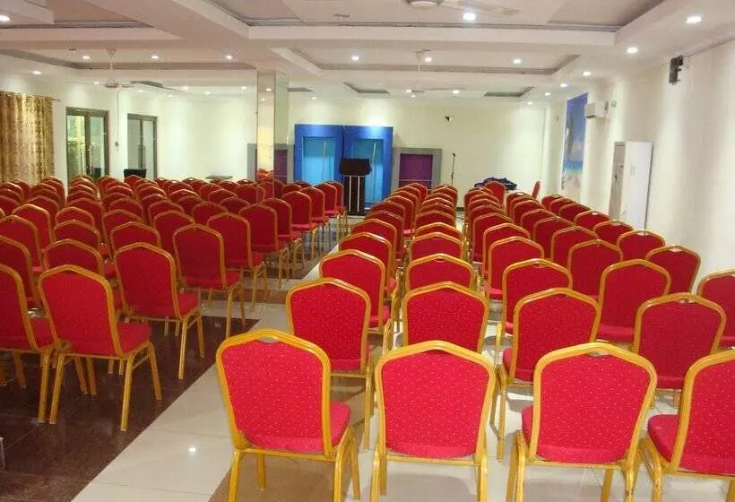 هتل Golden Zambezi Lodge