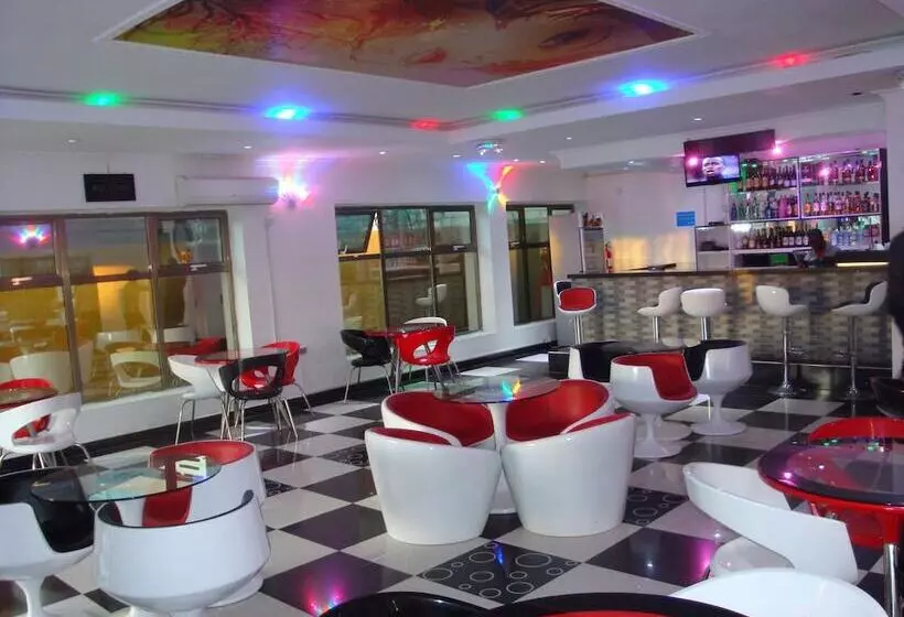 هتل Golden Zambezi Lodge