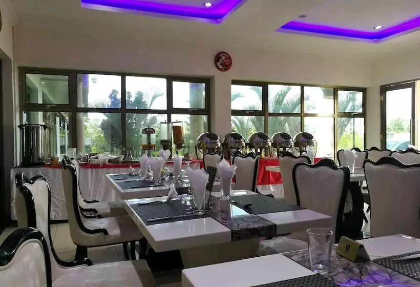 هتل Golden Zambezi Lodge