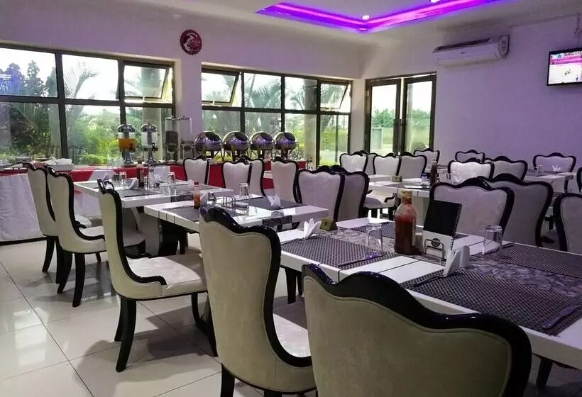 هتل Golden Zambezi Lodge