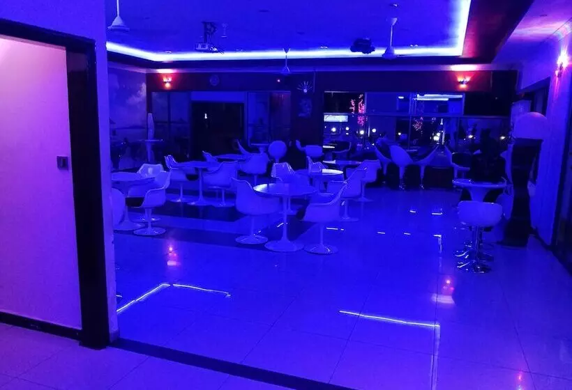 هتل Golden Zambezi Lodge