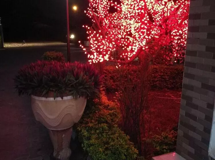 هتل Golden Zambezi Lodge