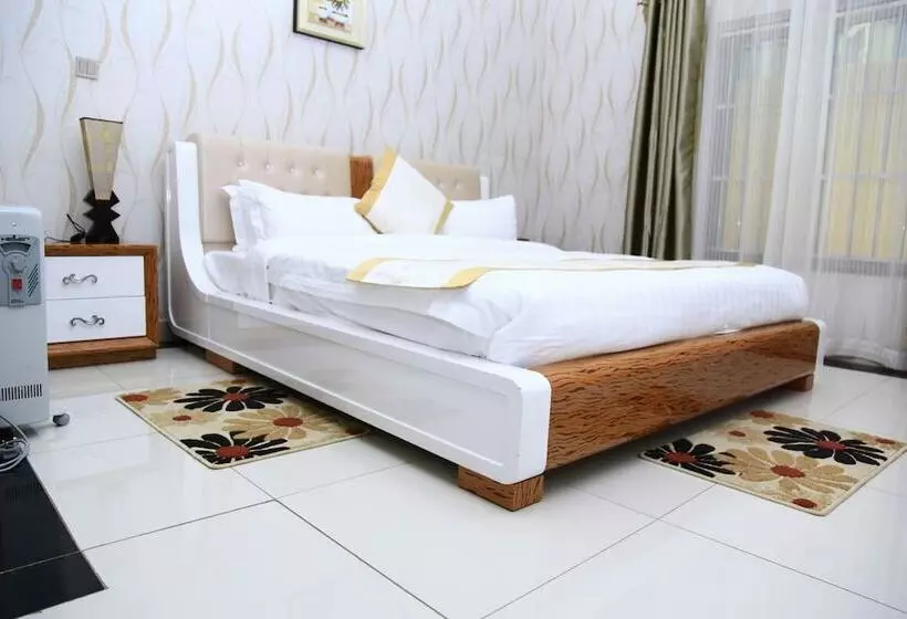 هتل Golden Zambezi Lodge