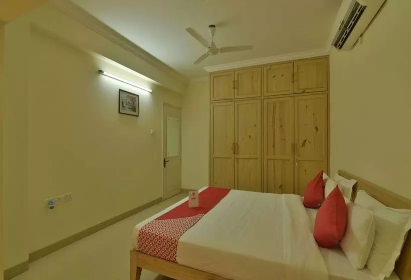 ホテル Pramila Court