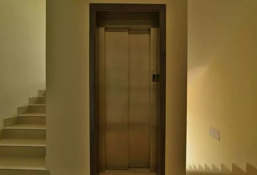 ホテル Pramila Court