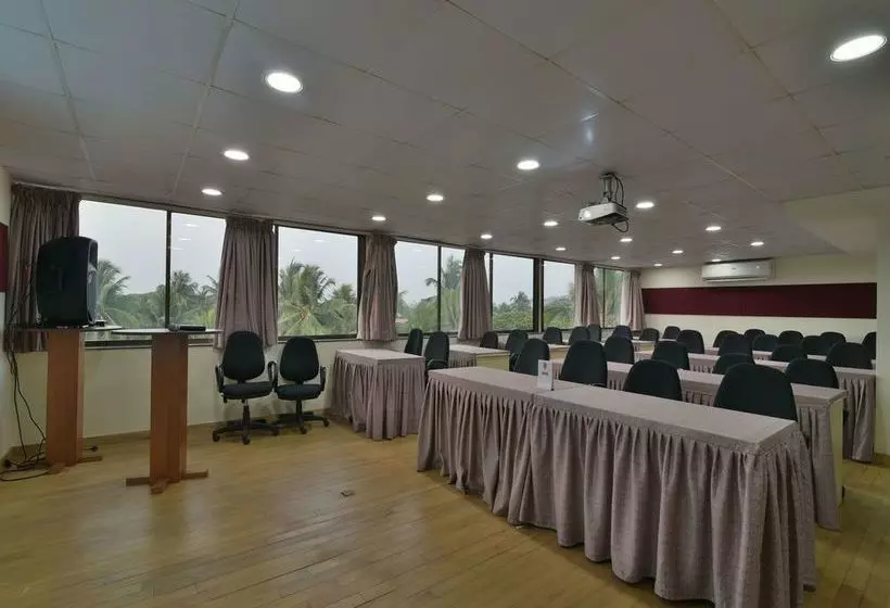 ホテル Pramila Court