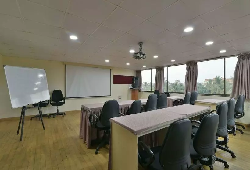 ホテル Pramila Court