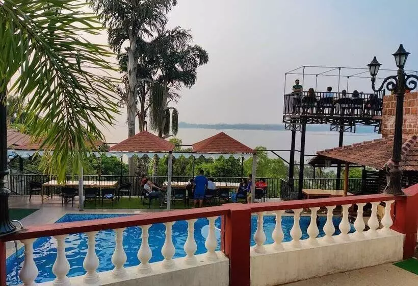 Hotelli Raposo Resorts