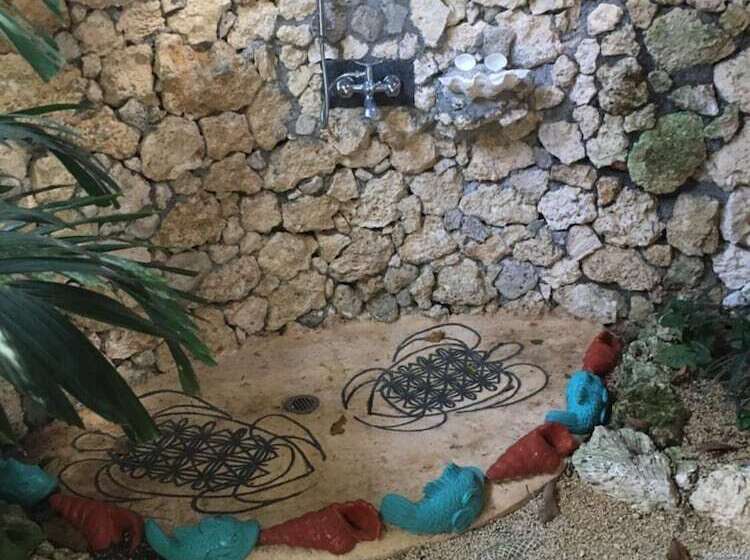 هتل Vanuatu Secret Garden Resort