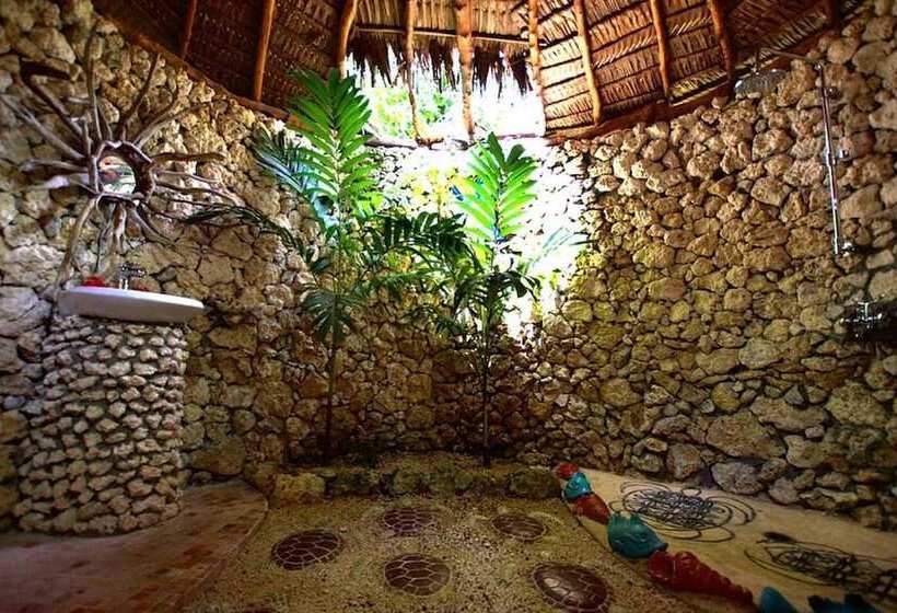 هتل Vanuatu Secret Garden Resort