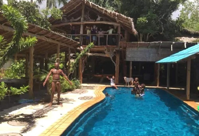 هتل Vanuatu Secret Garden Resort