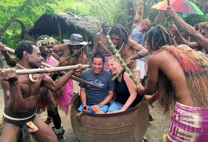 هتل Vanuatu Secret Garden Resort
