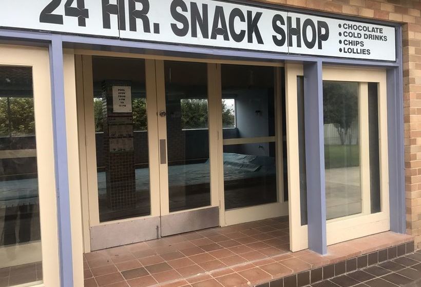 모텔 Snowy Mountains Motor Inn