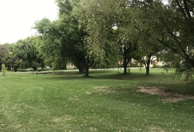 모텔 Snowy Mountains Motor Inn