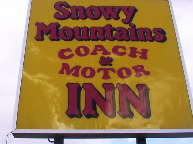 모텔 Snowy Mountains Motor Inn