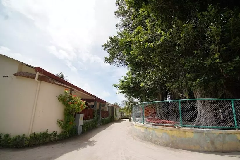 پانسیون Banyan Villa Maldives Dhangethi