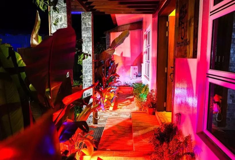 پانسیون Banyan Villa Maldives Dhangethi