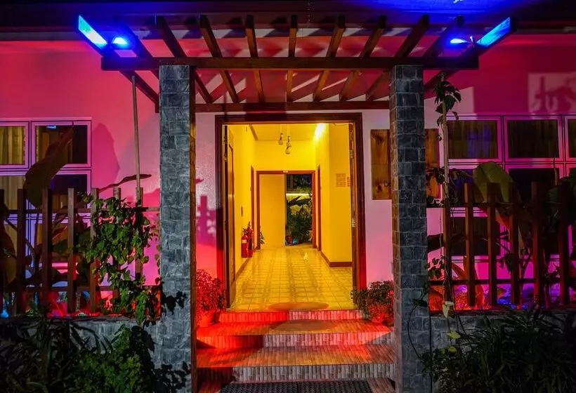 پانسیون Banyan Villa Maldives Dhangethi