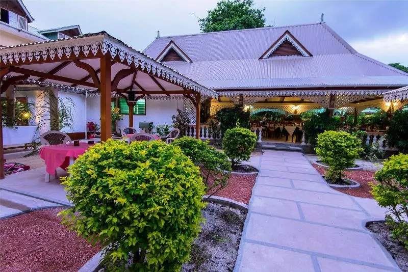 پانسیون Zerof Guest House