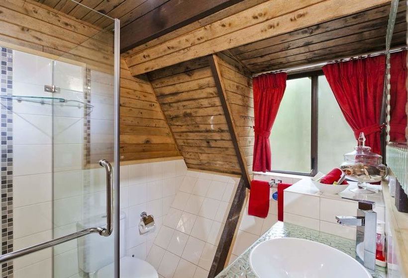 The Mouses House Rainforest Retreat