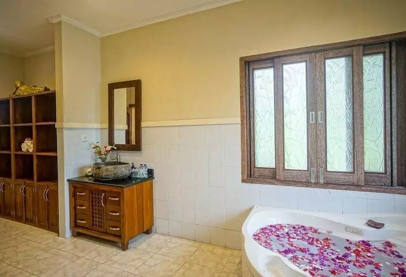 Villa Tirta Indah