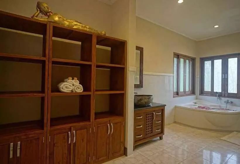 Villa Tirta Indah