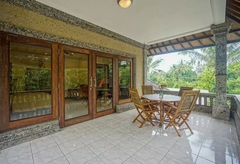 Villa Tirta Indah