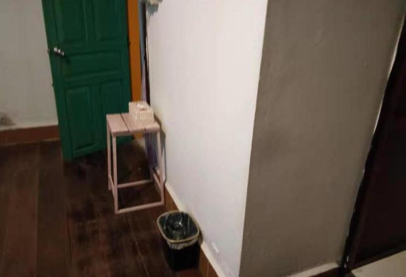 Nt Backpackers  Hostel