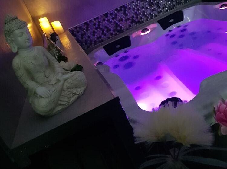 تختخواب و صبحانه A L Orée Du Pin Chambres D Hôtes