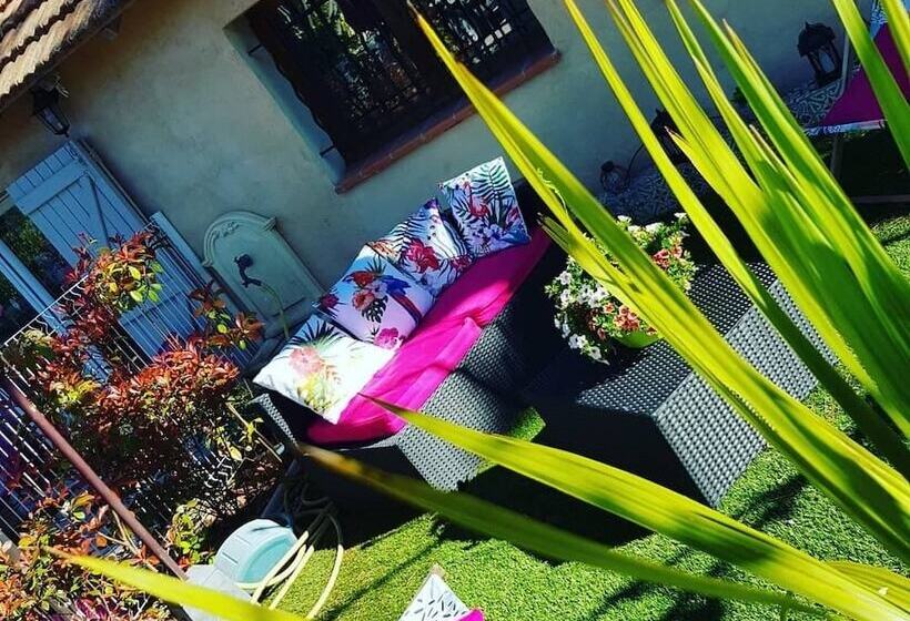 تختخواب و صبحانه A L Orée Du Pin Chambres D Hôtes