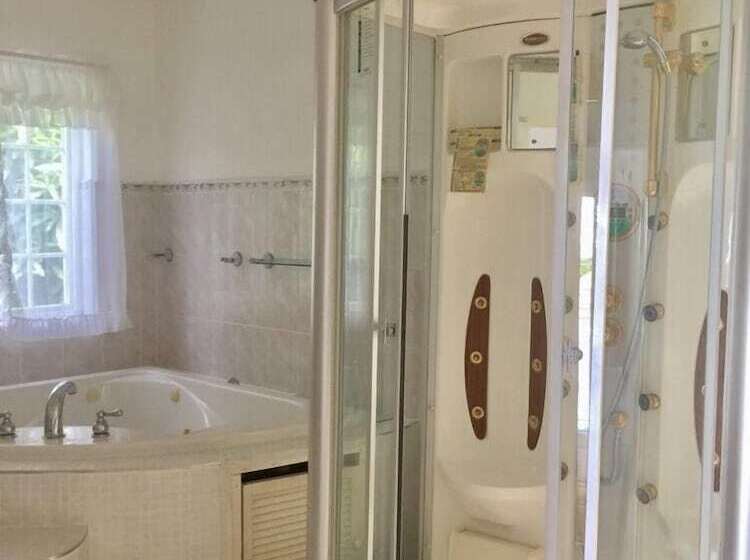 تختخواب و صبحانه San Sky