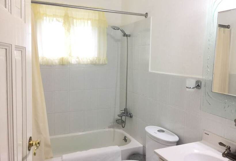 تختخواب و صبحانه San Sky