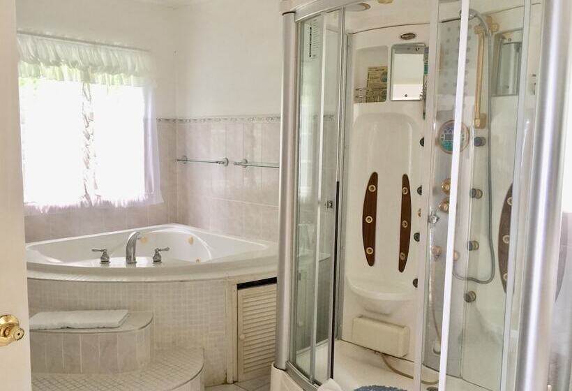 تختخواب و صبحانه San Sky