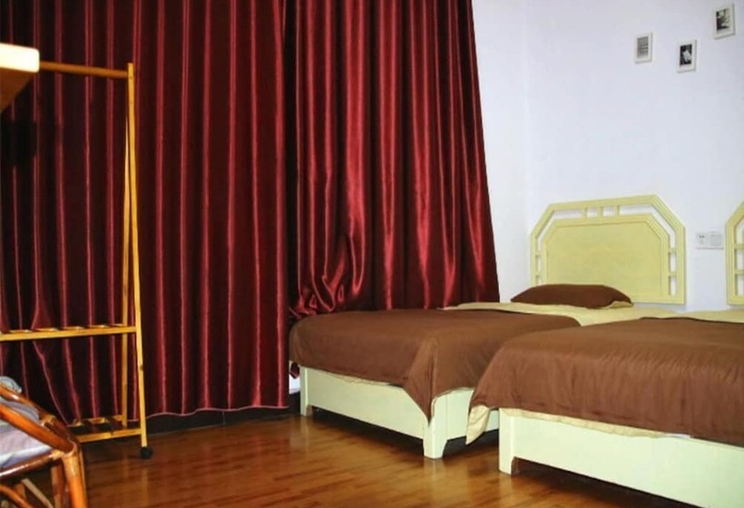 En Attendant Godot Youth Hostel