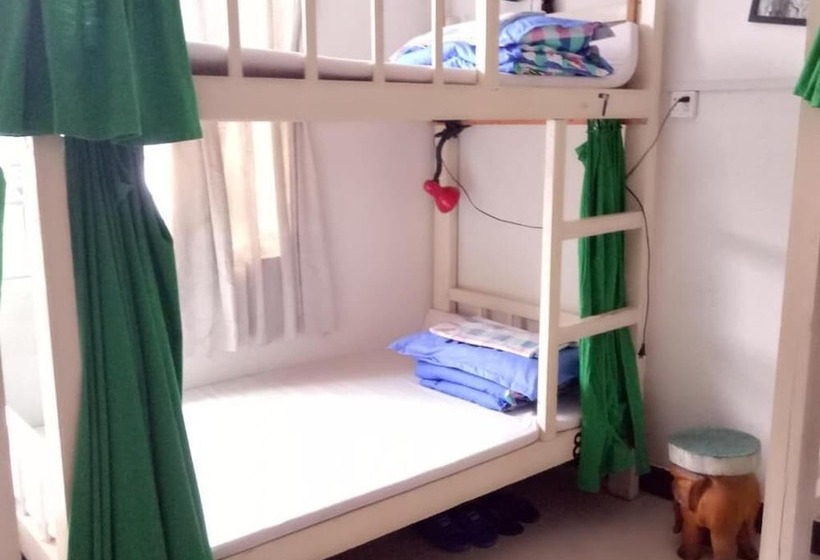 En Attendant Godot Youth Hostel