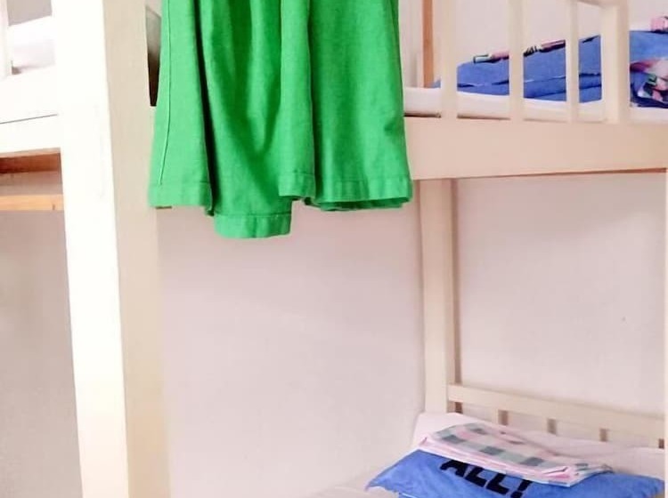 En Attendant Godot Youth Hostel