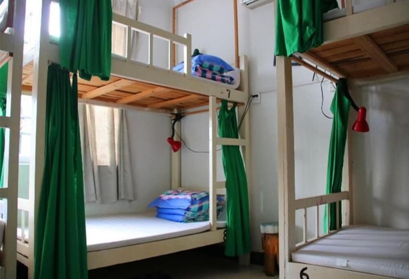 En Attendant Godot Youth Hostel