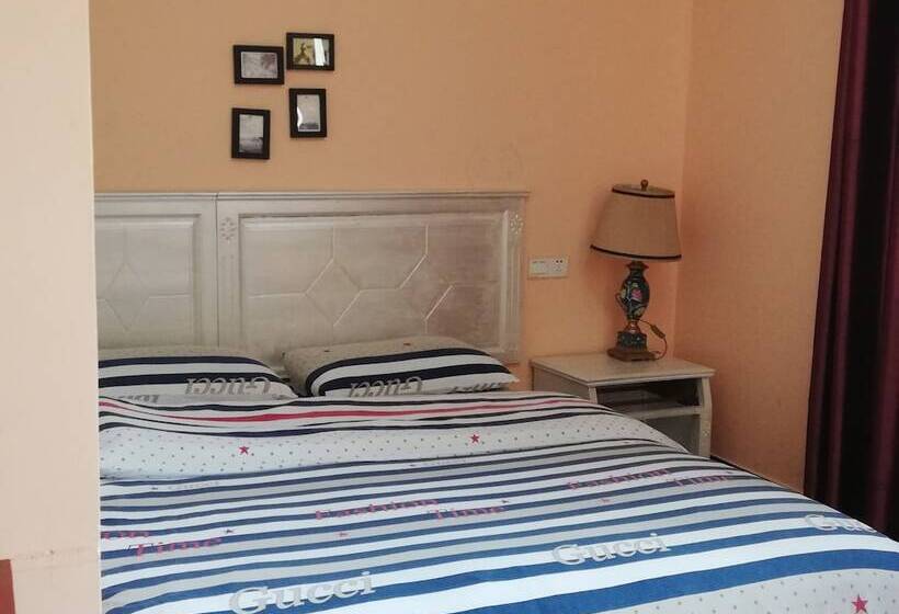 En Attendant Godot Youth Hostel