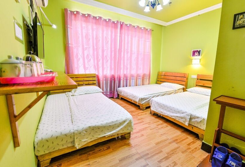 En Attendant Godot Youth Hostel